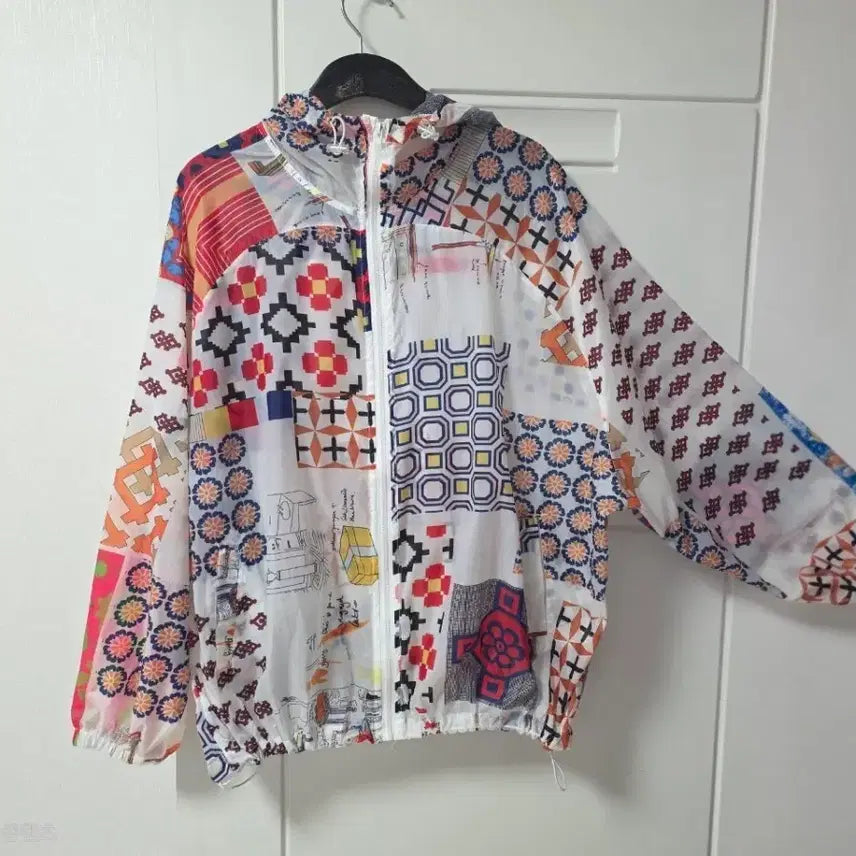 [BUNJANG] Lightweight Nylon Printing Hooded Zip-Up Jacket (Women's Size 99) / 경량 나일론 프린팅 후드집업 BIG 자켓 여성 99