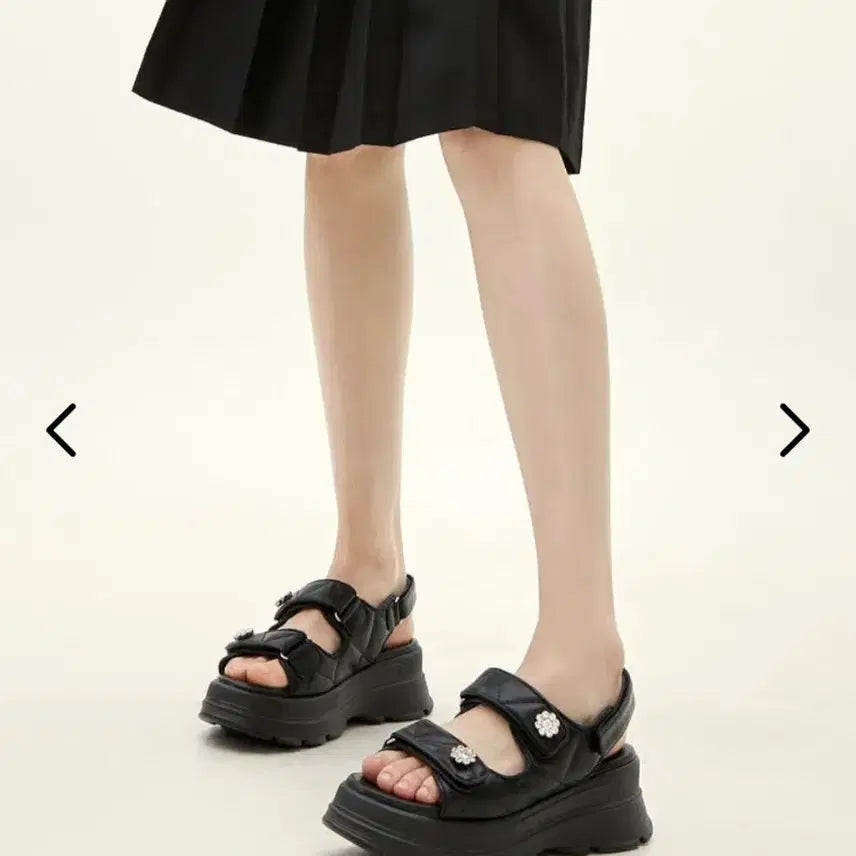 [BUNJANG] MisoPea Black Quilting Detail Flower Accent Platform Sandals / 미소페 샌들 블랙 240