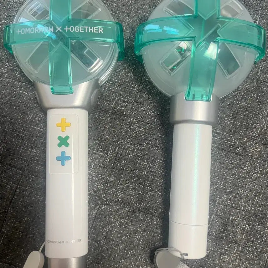 [BUNJANG] TXT Lightstick Version 1 & Version 2 Bundle Set / 투바투 응원봉 ver2 ver1 일괄양도