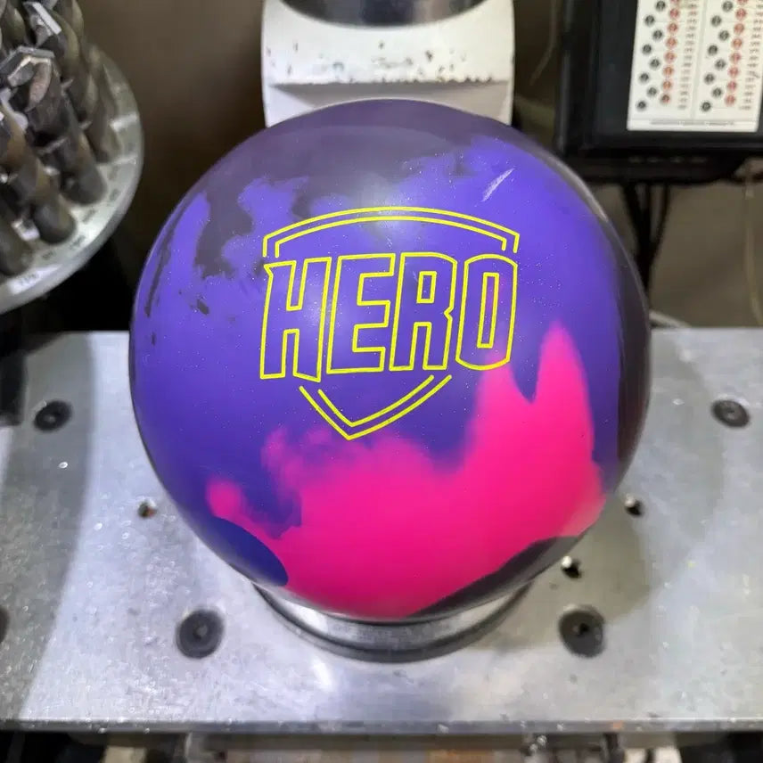 [BUNJANG] Brunswick Hero Solid Bowling Ball (15 lbs) / 브런스윅 - 히어로 솔리드 15파운드 (공인구)