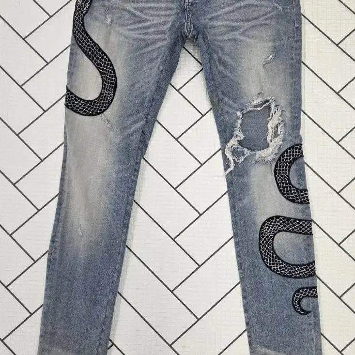 [BUNJANG]  Amiri Light Wash Snake Skin Jeans - Size 32 / 아미리 연청 스네이크 청바지.  싸이즈 32