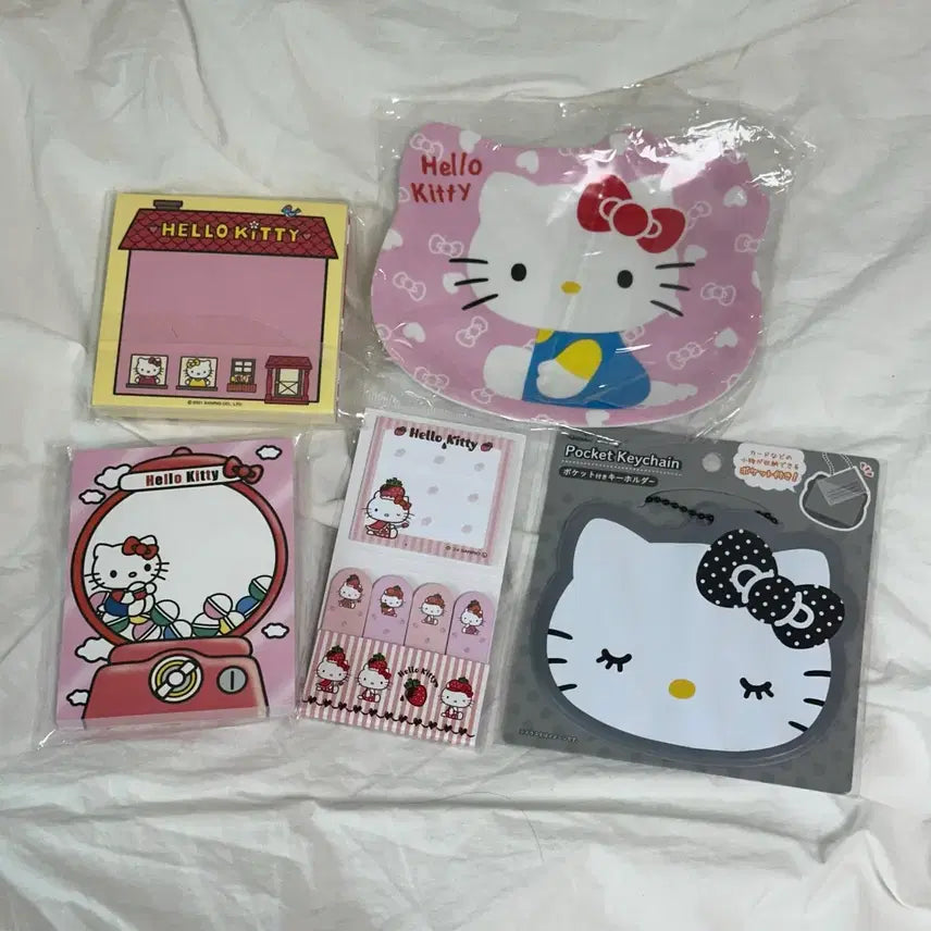 [BUNJANG] Hello Kitty Memo Pad, Keychain, and Plate Bundle / 헬로키티 메모지 키링 접시 일괄