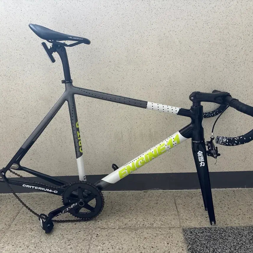 [BUNJANG] Engine11 Crit-D Neon Charcoal Custom Bike (L Size) / 엔진11 크릿디 네온차콜 반차 (판매만)