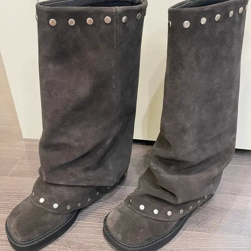 [BUNJANG] Heldur Real Suede Studded Boots 240 / 헬더 리얼스웨이드 스터드부츠 240