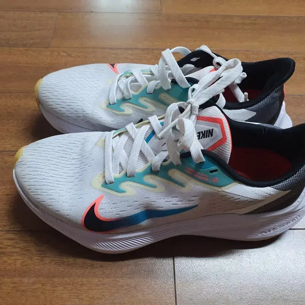 [BUNJANG] Nike Running Shoes White/Black/Pink Size 240 / 나이키 런닝화 화이트/블랙/핑크 240