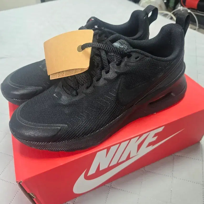 [BUNJANG] Nike Nu Axis Black Sneakers / 나이키운동화 누엑시스 275