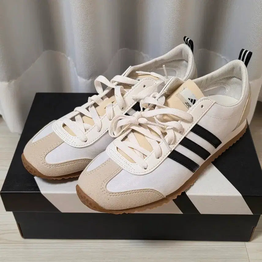 [BUNJANG] Adidas VS JOG 2.0 White Sneakers / (택포)아디다스 VS 조그(JOG) 2.0 화이트