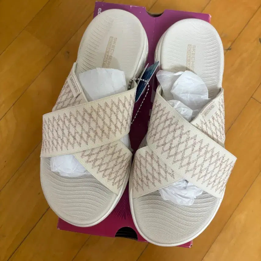 [BUNJANG] Skechers On The Go Slippers Ivory 230 / (새상품)스케쳐스 온더고 슬리퍼 아이보리 230