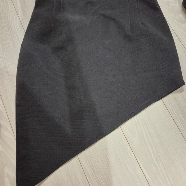 [BUNJANG] Black High-Waist Asymmetrical Skirt / 블랙 언발란스 하이웨스트 스커트