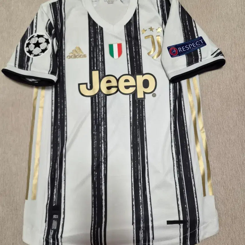 [BUNJANG] 20-21 Juventus Authentic Home Ronaldo Jersey / 20-21 유벤투스 정품 홈 어센틱 유니폼 호날두 마킹