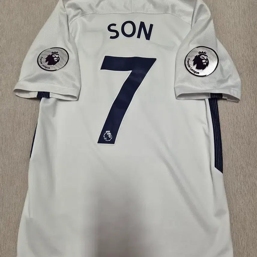 [BUNJANG] Tottenham Hotspur 17-18 Authentic Home Jersey Son Heung-min Official Print / 17-18 토트넘 정품 홈 유니폼 손흥민 오피셜 마킹