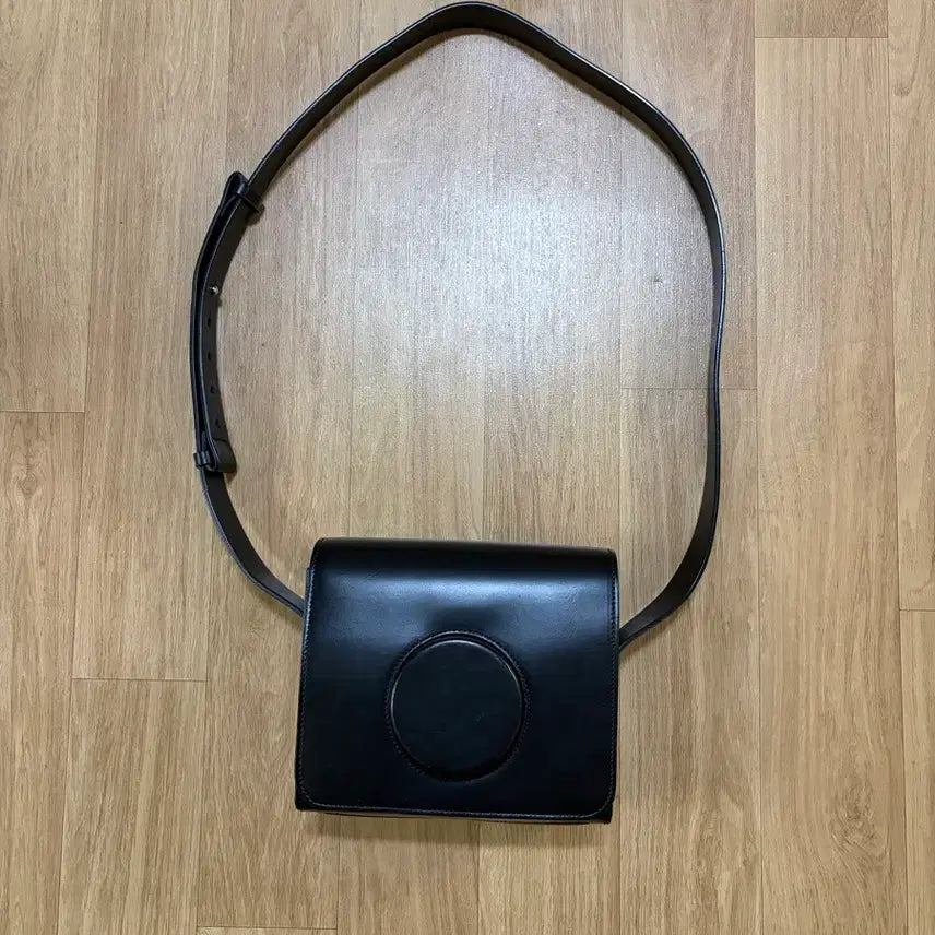 [BUNJANG] Lemaire Camera Bag Crossbody Black Leather / 르메르 카메라백 크로스백
