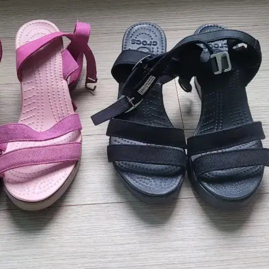 [BUNJANG] Crocs Wedge Heel Sandals (Baby Pink W7, Black W6) / 크록스 웨지힐 베이비핑크 w7 블랙 w6 2종