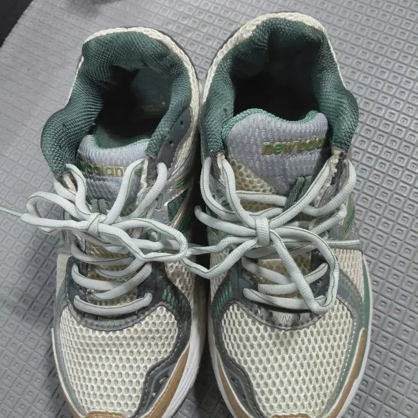 [BUNJANG] New Balance Sneakers White, Gray, Gold, Size 240 / 뉴발란스신발240