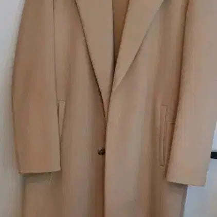 [BUNJANG] System Homme Handmade Wool Cashmere Blend Coat Beige / 시스템옴므 핸드메이드 코트입니다. 양모와 캐시미어가 혼방되어 너무 고급스러운 느낌을 줍니다.양모93%캐시7% 베이지색상이라 어느 옷에나 잘 어울립니다.상태는깨끗한편색이잘안나