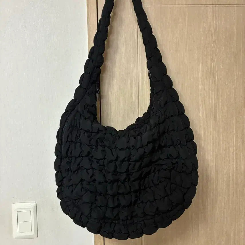 [BUNJANG] COS Quilted Crossbody Bag Black / [free]코스 퀼티드 크로스백 블랙