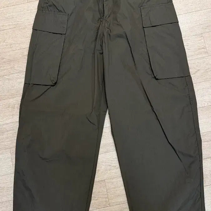 [BUNJANG] Uniqlo Wide Fit Cargo Pants (L) / 유니클로 와이드핏카고팬츠 L