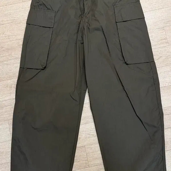 [BUNJANG] Uniqlo Wide Fit Cargo Pants (L) / 유니클로 와이드핏카고팬츠 L