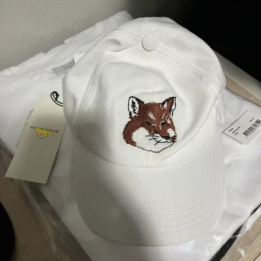 [BUNJANG] Maison Kitsuné White Fox Cap / (배송비포함가격) 메종키츠네 볼캡 화이트