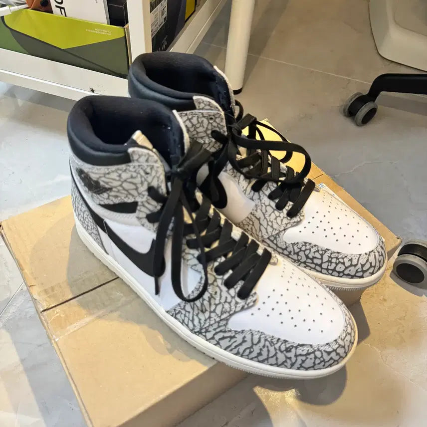 [BUNJANG] Jordan 1 Retro High OG White Cement (285) / (새상품 285) 조던 1 레트로 하이 OG 화이트 시멘트