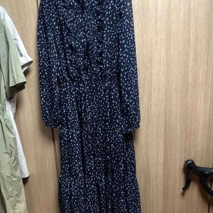 [BUNJANG] 8seconds Navy Floral Chiffon Long Dress / 8seconds 네이비 플로럴 패턴 쉬폰 롱 원피스 새제품