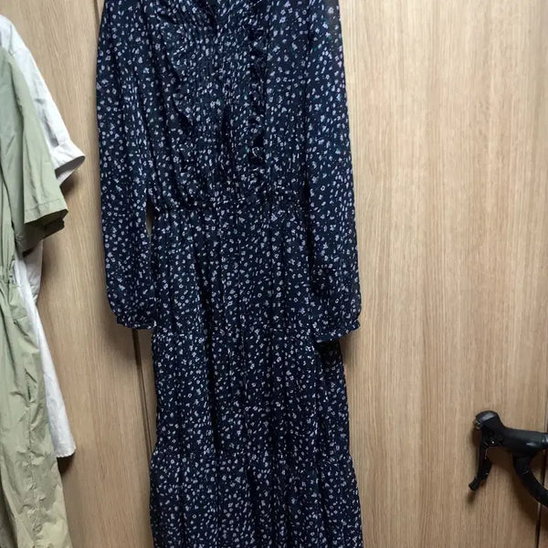 [BUNJANG] 8seconds Navy Floral Chiffon Long Dress / 8seconds 네이비 플로럴 패턴 쉬폰 롱 원피스 새제품