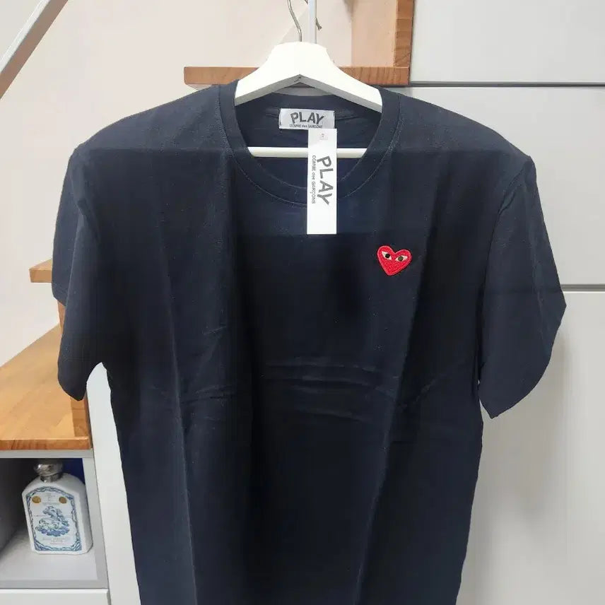 [BUNJANG] Comme des Garçons Play Red Heart Applique Black T-Shirt XL / [미개봉&새상품/반택무료] 꼼데가르송 플레이 빨간하트 레드와펜 블랙 반팔티 XL