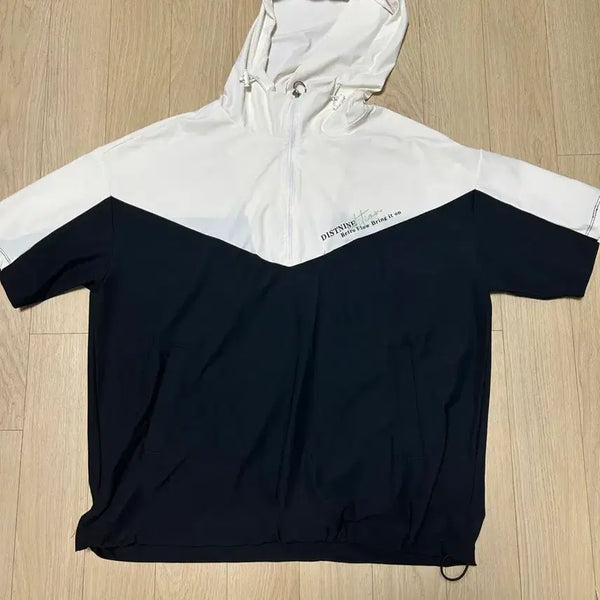 [BUNJANG] Colorblock Half-Zip Hoodie Windbreaker (Black/White) / 배색 반집업 후드 바람막이 (블랙/화이트)