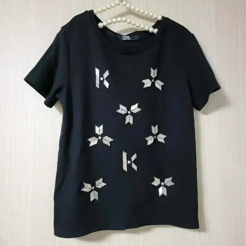 [BUNJANG] Karl Lagerfeld Black Beaded T-Blouse (Size 55) / 칼라거펠트 블랙비즈 티 블라우스(55)