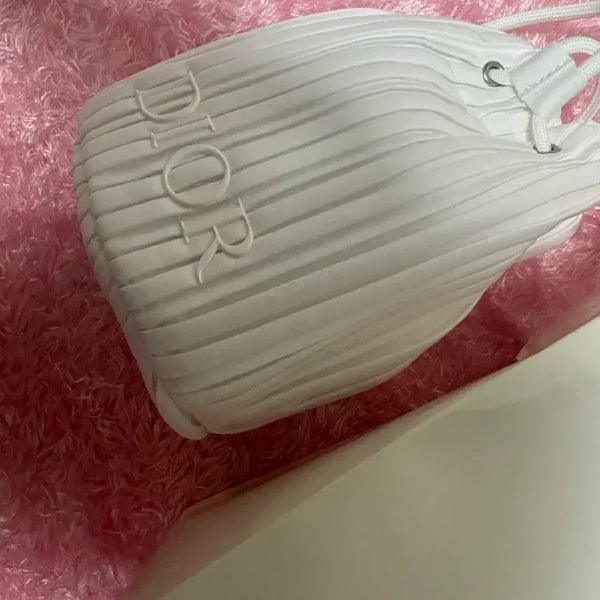 [BUNJANG] Dior Beauty 2025 Pouch + Capture Totale Travel Set / [새상품] 디올 뷰티 2025 복조리 파우치+캡처토탈 여행용