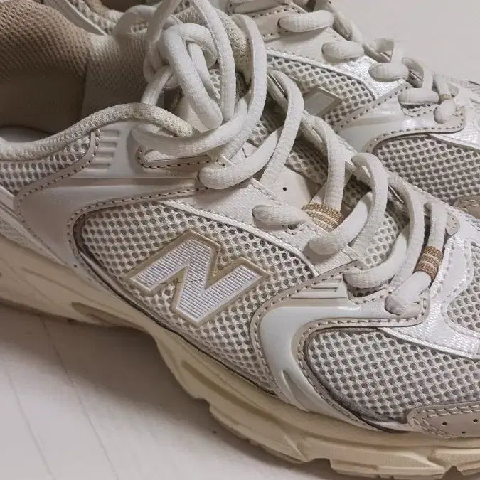 [BUNJANG] New Balance MR530AA Sneakers / 뉴발란스 MR530AA 스니커즈//235