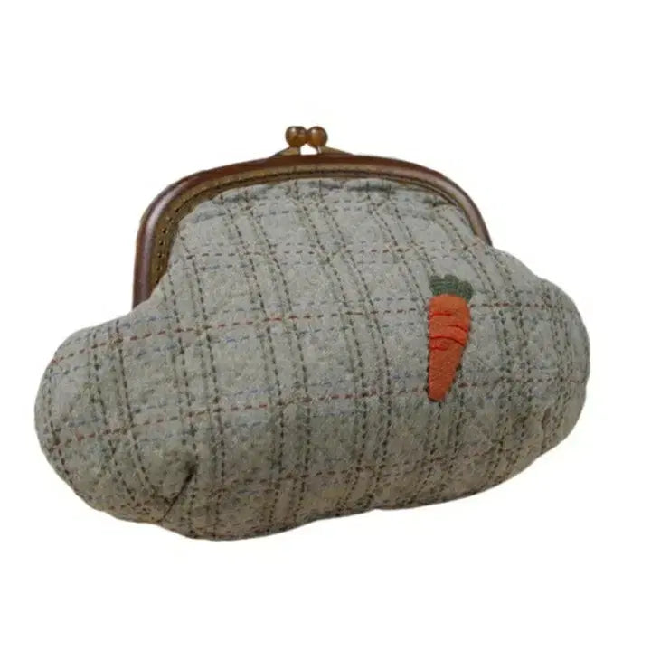 [BUNJANG] Handmade Quilted Frame Bag Pouch Clutch Crossbody Shoulder Bag with Carrot Appliqué / 일제원단 당근 아플리케 퀼트 프레임백 파우치 클러치백 크로스백 숄더백