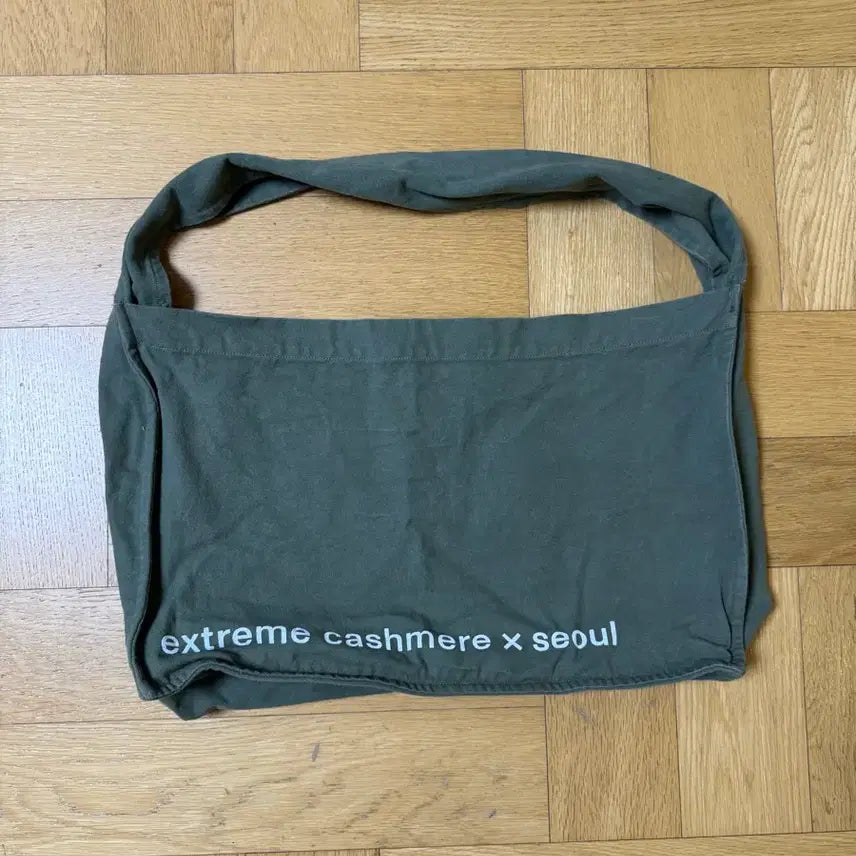 [BUNJANG] Extreme Cashmere Seoul Pop-up Shoulder Bag Green / 익스트림캐시미어 서울 팝업 백 그린