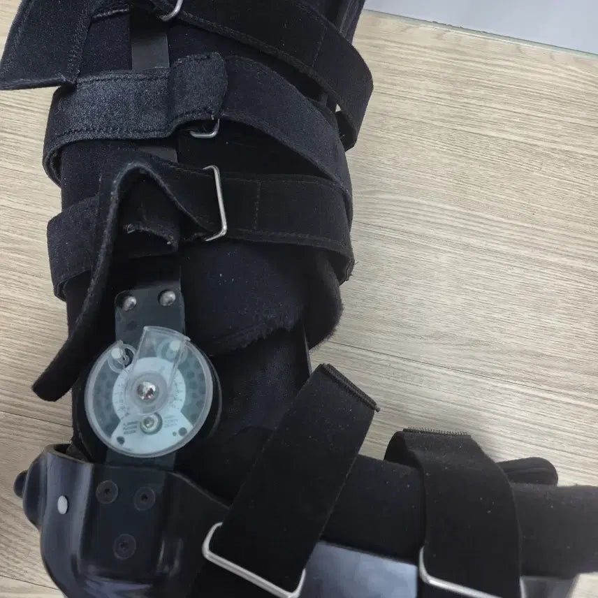 [BUNJANG] Ankle Brace for Left Foot (280mm Shoe Size) / 왼발 보조기 팝니다.