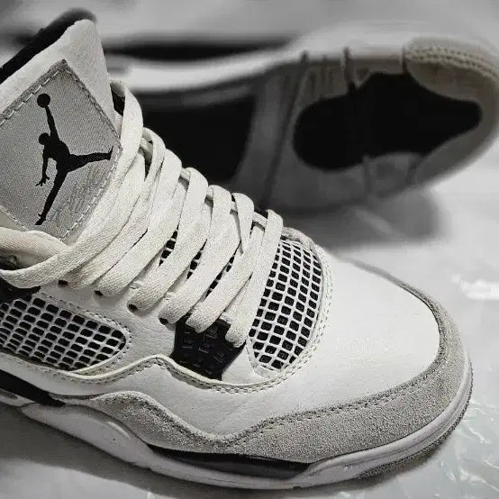 [BUNJANG] Nike Air Jordan 4 Retro White & Black Shoes / 나이키 에어조던4 레트로 화이트앤블랙 260