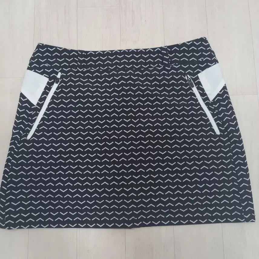 [BUNJANG] W.Angle Golf Pattern Skirt Size 64 / 와이드앵글골프 스커트 패턴 스커트64
