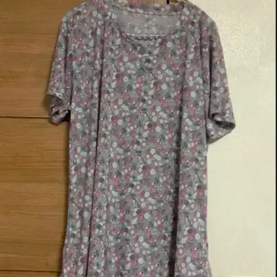 [BUNJANG] Floral Print Short Sleeve T-Shirt / 꽃무늬 반팔 티셔츠