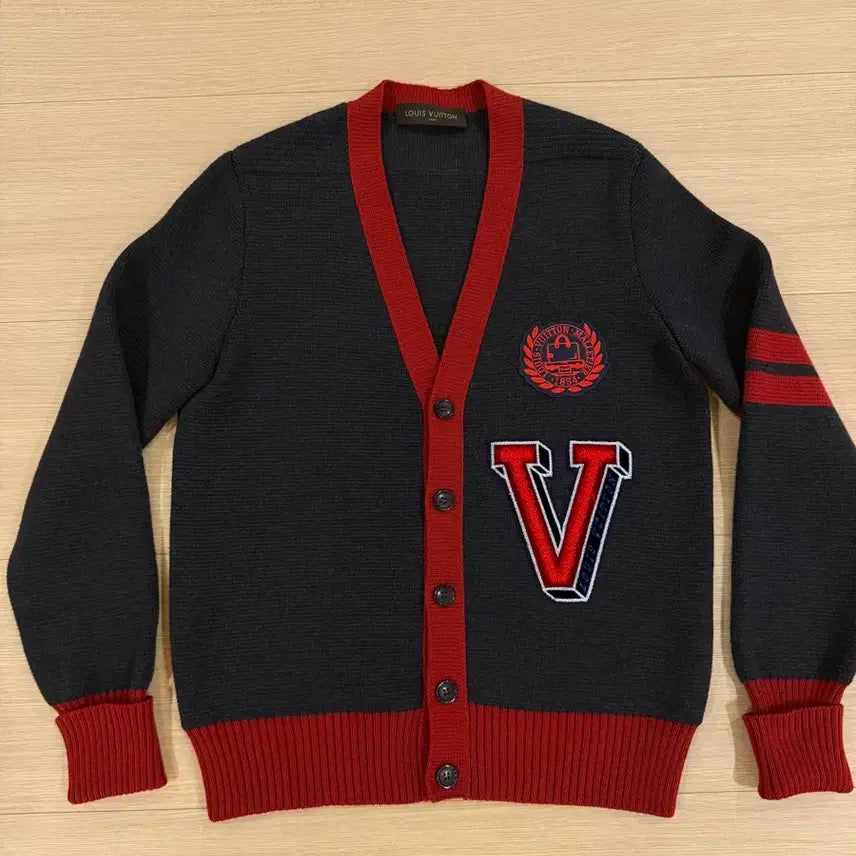 [BUNJANG] Louis Vuitton V-Neck Appliqué Knit Cardigan - New Condition / 정품/루이비통 브이넥 아플리케 패치 니트가디건 새상품급