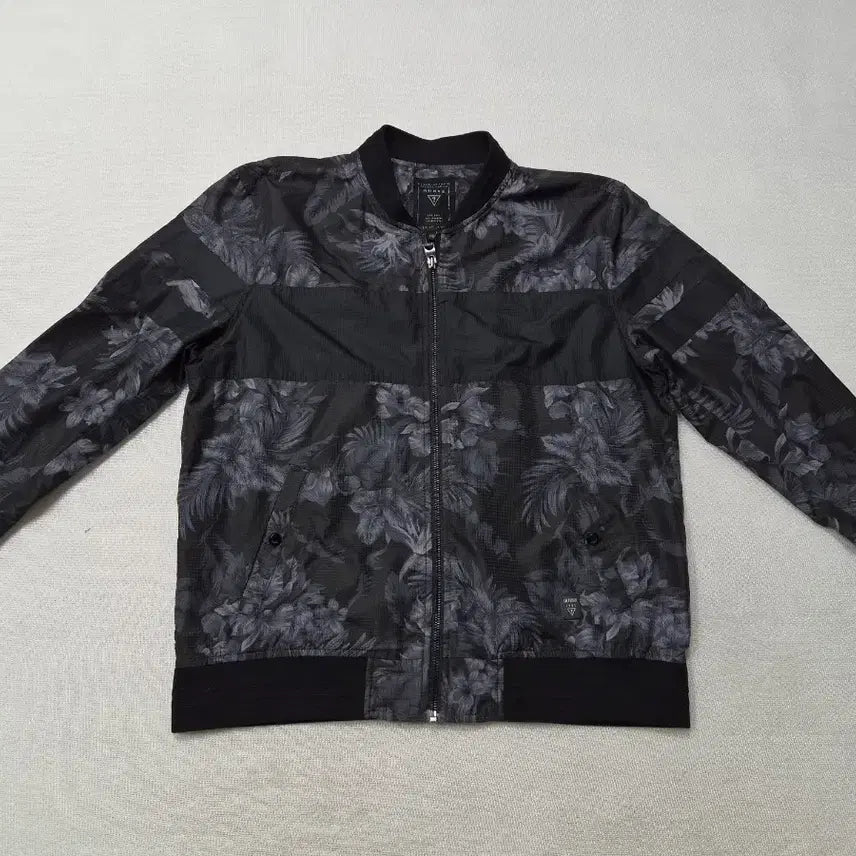 [BUNJANG] Guess Floral Bomber Windbreaker Jacket Black Size 105 / 게스 플로럴 봄버 바람막이 자켓 블랙 105
