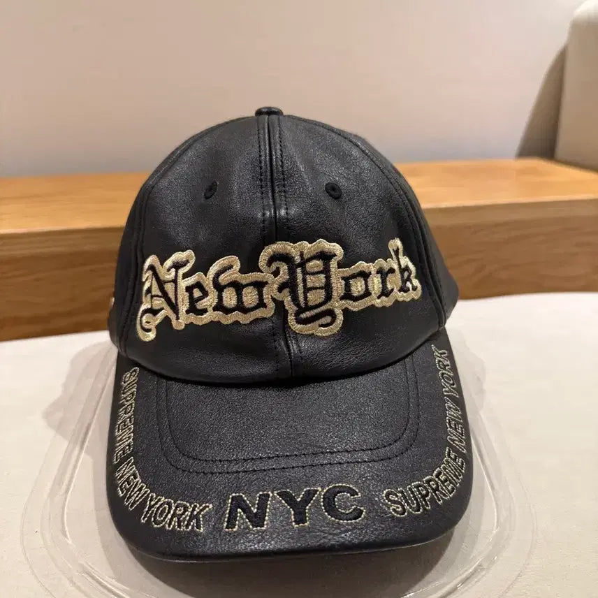 [BUNJANG] Supreme New York Leather 6-Panel Black FW25 / 슈프림 뉴욕 레더 6패널 블랙 25FW 제품