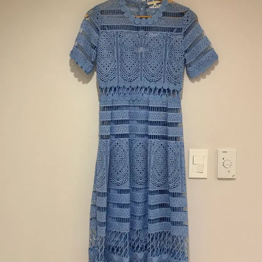 [BUNJANG] Maje Lace Dress Sky Blue Size 1 / 마쥬 레이스 원피스 하늘색 1사이즈