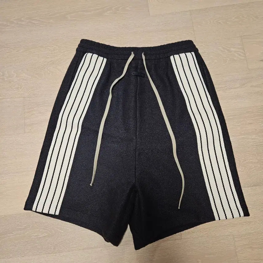 [BUNJANG] Fear of God 8th Boiled Wool Stripe Relaxed Shorts M / 피어오브갓 8th 보일드 울 스트라이프 릴렉스드 숏팬츠 M