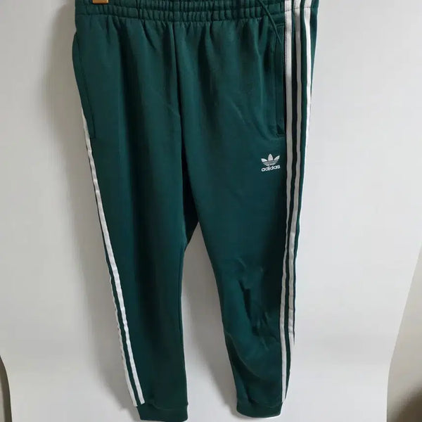 [BUNJANG] Adidas Originals Superstar SST Track Pants Green (EJ9701) / [M] 아디다스 오리지널스 슈퍼스타 SST 트랙 팬츠 그린 (EJ9701)