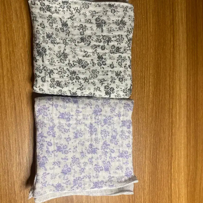 [BUNJANG] Floral Pattern Gauze Handkerchief Set (2-Pack) / 거즈면 꽃무늬 손수건 2개 팝니다