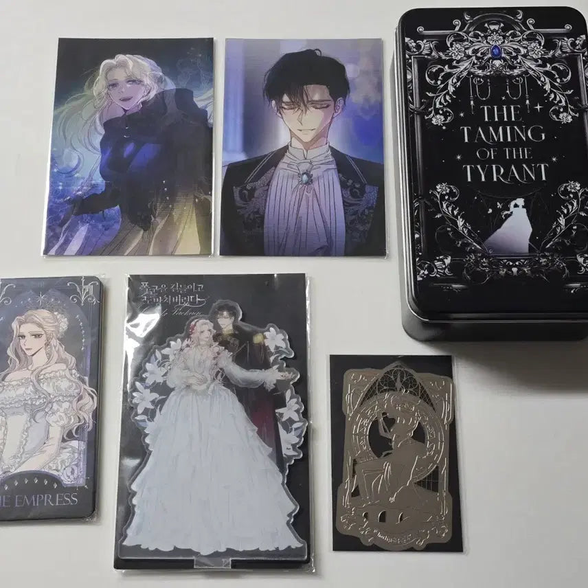 [BUNJANG] Taming the Tyrant and Running Away Webtoon Tin Case Set Limited Edition / 폭군을 길들이고 도망쳐버렸다 웹툰 굿즈 틴케이스 세트 로판 만화 한정판