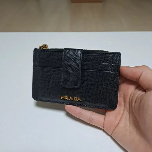 [BUNJANG] Prada Saffiano Metal Logo Bi-fold Card Holder Black / [100%/정품] 프라다 메탈로고 사피아노 2중 카드지갑 블랙