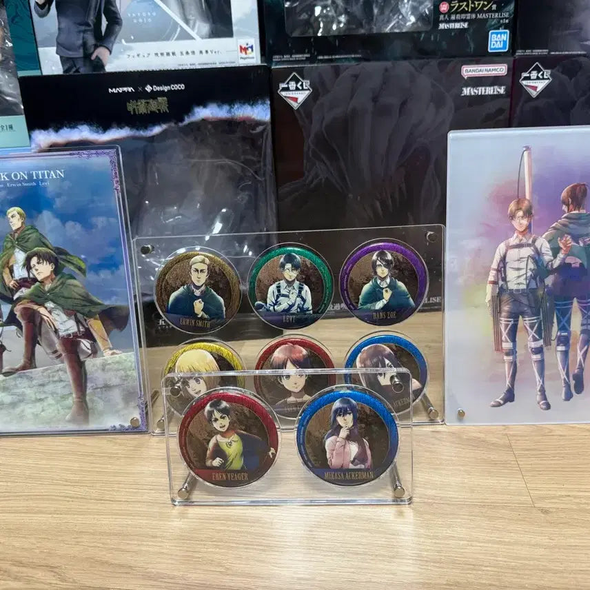 [BUNJANG] Attack on Titan "Shingeki no Kyojin" Kuze Acrylic Board & Can Badge Bundle Set / 진격의거인 쿠지 아크릴보드 캔뱃지