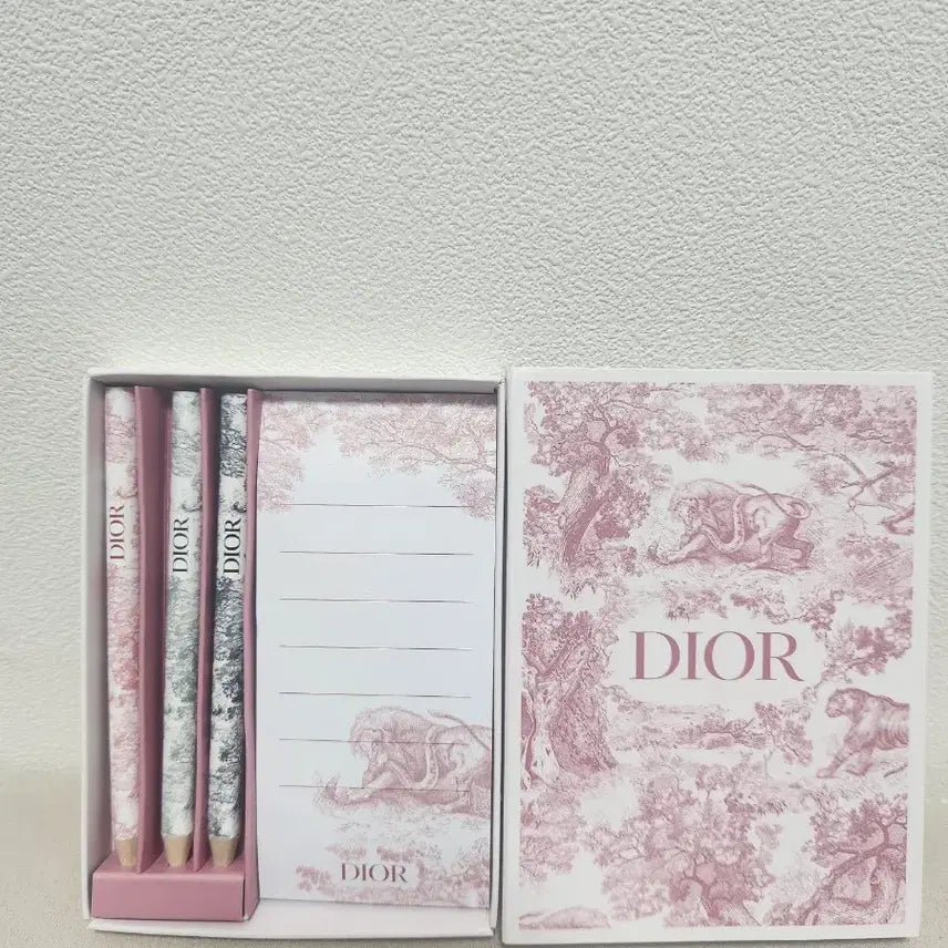 [BUNJANG] Dior Limited Edition Colored Pencils & Pink Memo Pad Set with Shopping Bag / [미사용&새제품] 디올 한정판 색연필& 디올 핑크 메모지 세트+디올 쇼핑백