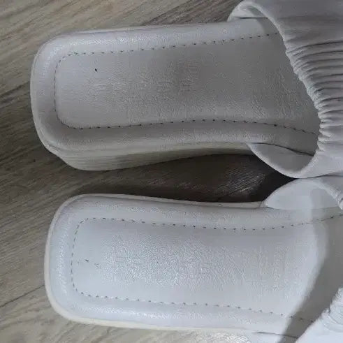 [BUNJANG] Women's Platform Slippers with Pleat Detail / 여성용 슬리퍼