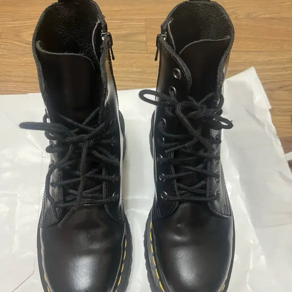 [BUNJANG] Dr. Martens Jadon 8-Eyelet Boots Black / 닥터마틴 제이든 (8홀) 부츠 블랙 240